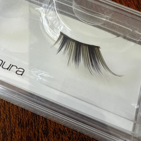 Shu Uemura Mini False Eyelashes - Picture 3 of 4